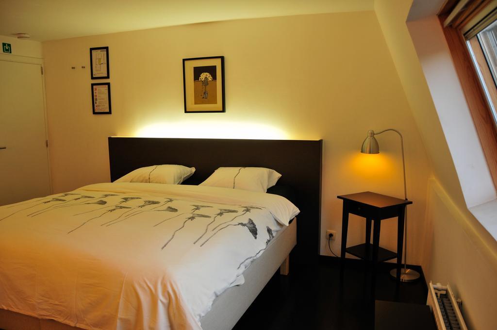 Logies Zen Aan Zee Bed and Breakfast Oostende Rum bild